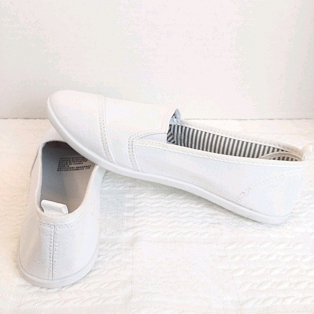 White Canvas Slip-on Shoes - Picture 5 of 9